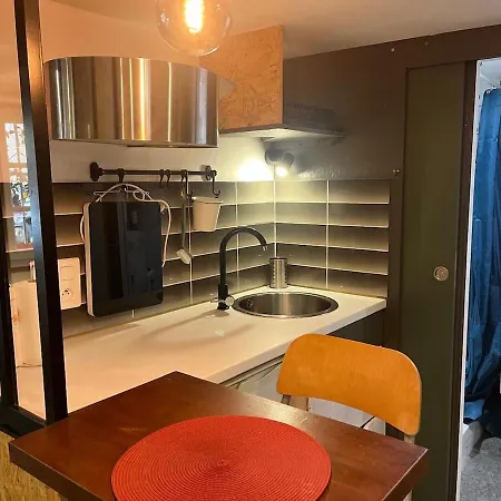 Apartment Charming Studio, Ecusson