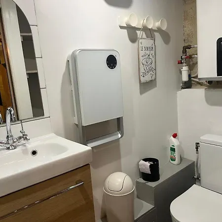 Apartment Charming Studio, Ecusson