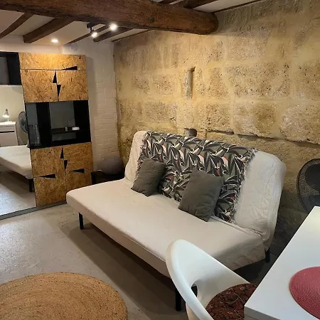 Apartment Charming Studio, Ecusson