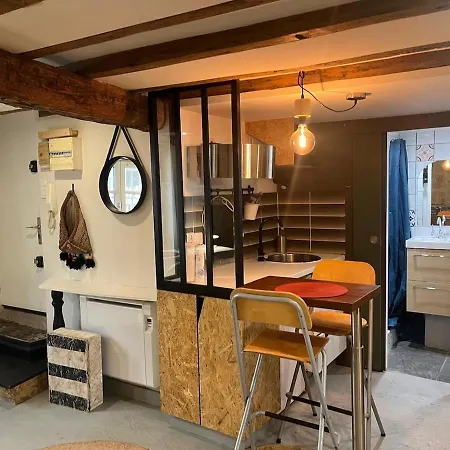 Apartment Charming Studio, Ecusson *