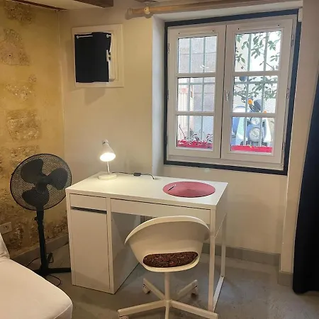 Charming Studio, Ecusson *