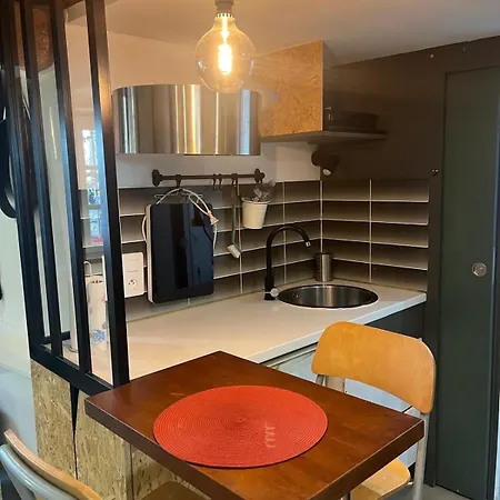 Apartment Charming Studio, Ecusson