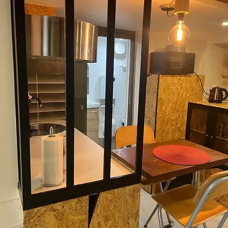 Charming Studio, Ecusson Apartment